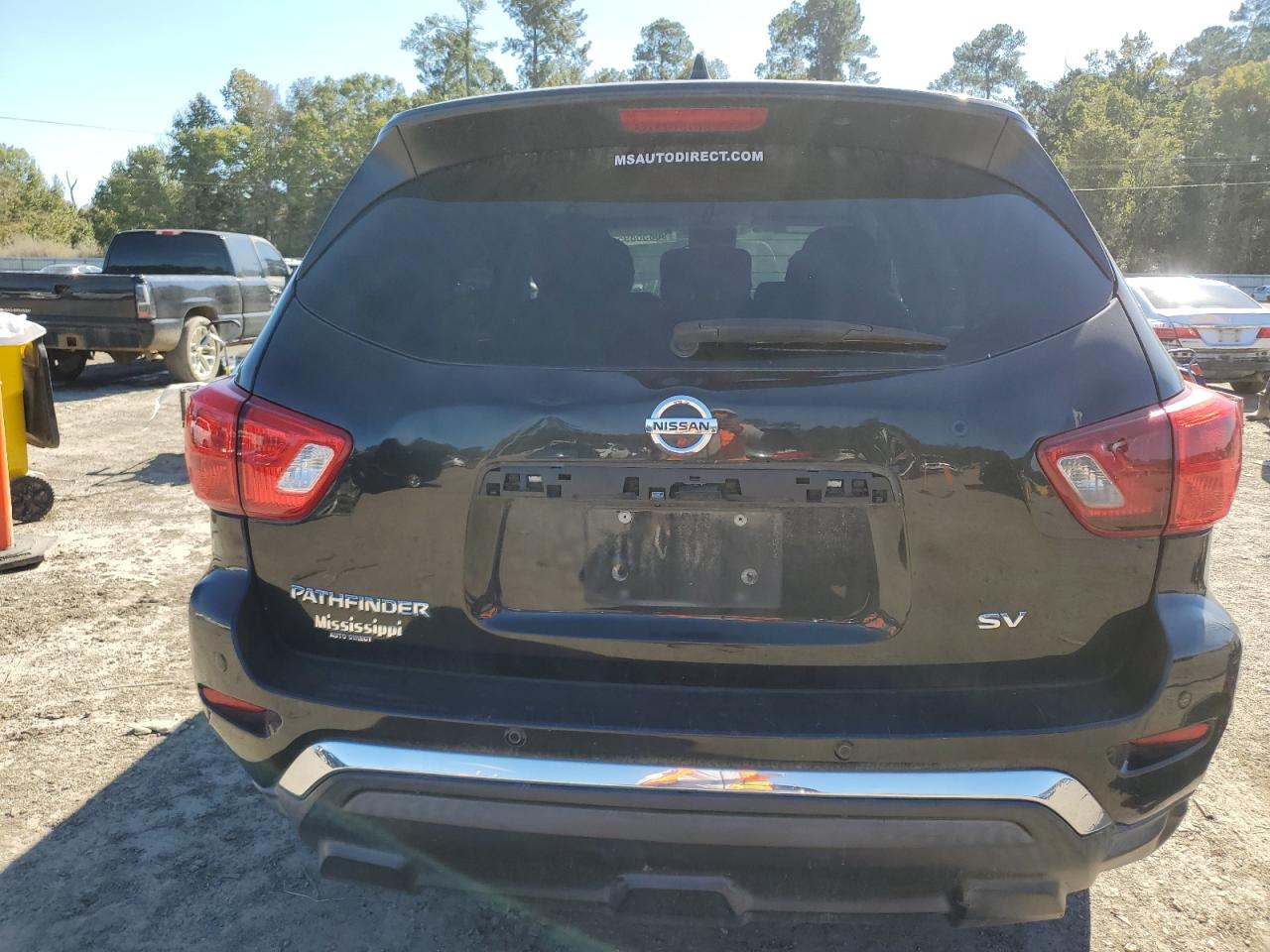 Nissan Pathfinder S Image 3