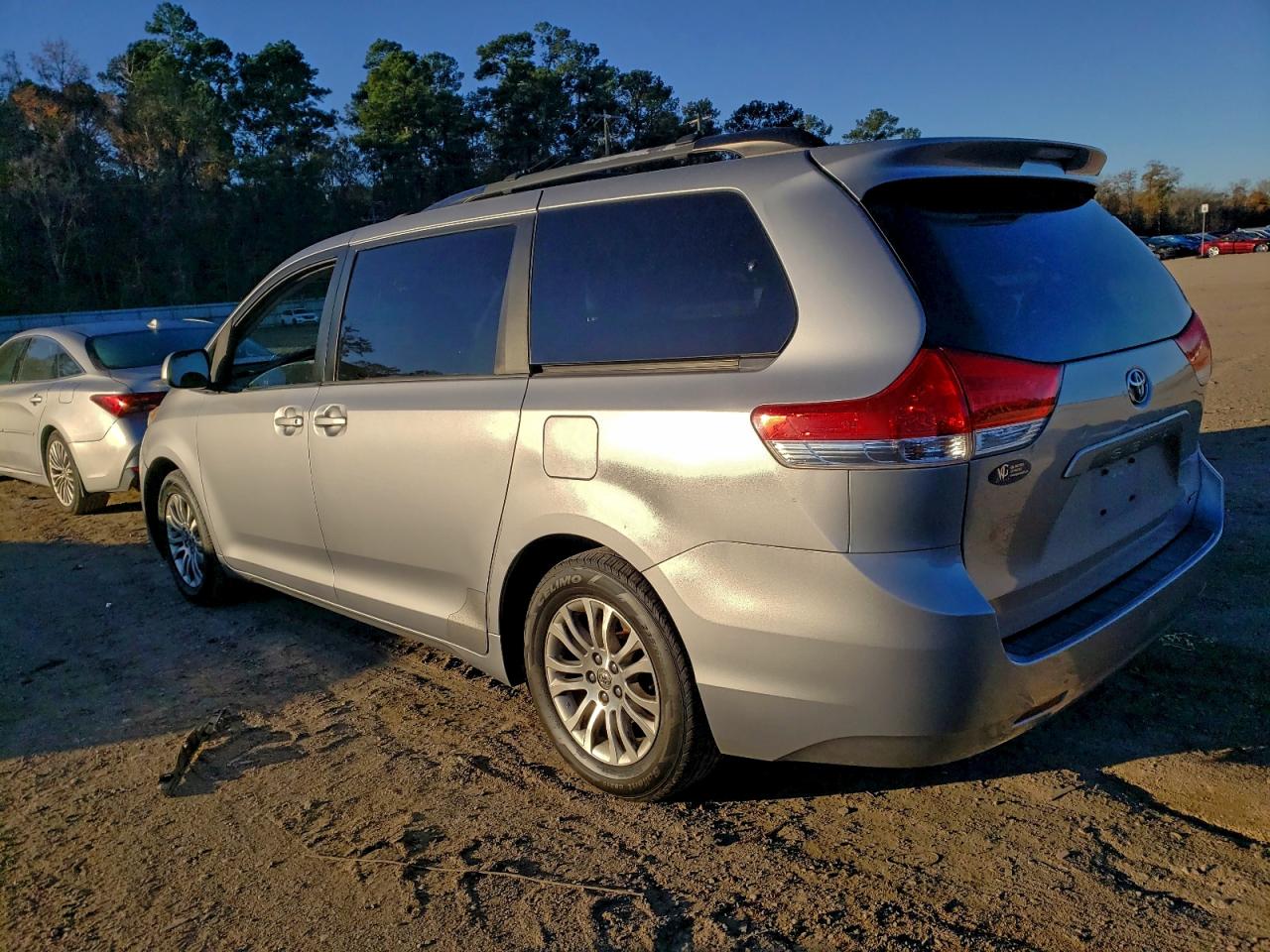 Toyota Sienna Xle Image 3
