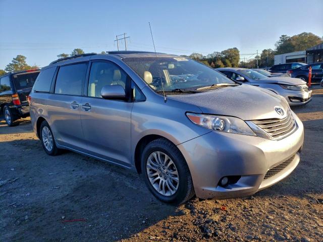 Toyota Sienna Xle Image 4