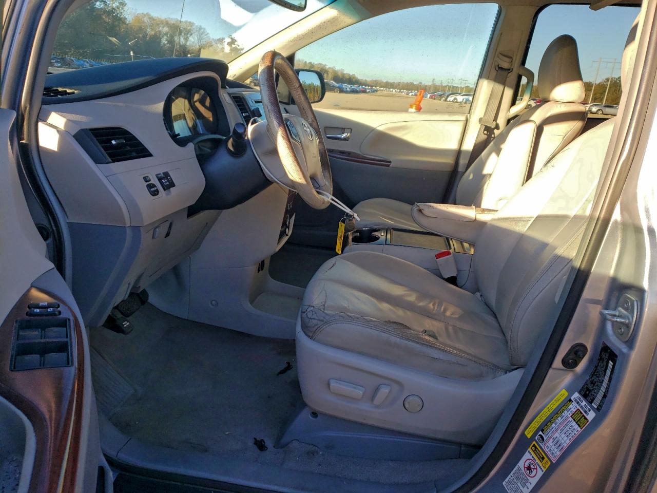 Toyota Sienna Xle Image 6