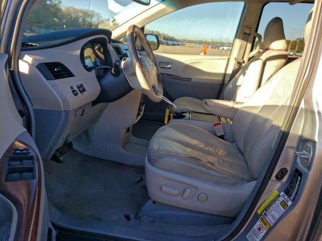 Toyota Sienna Xle Image 6