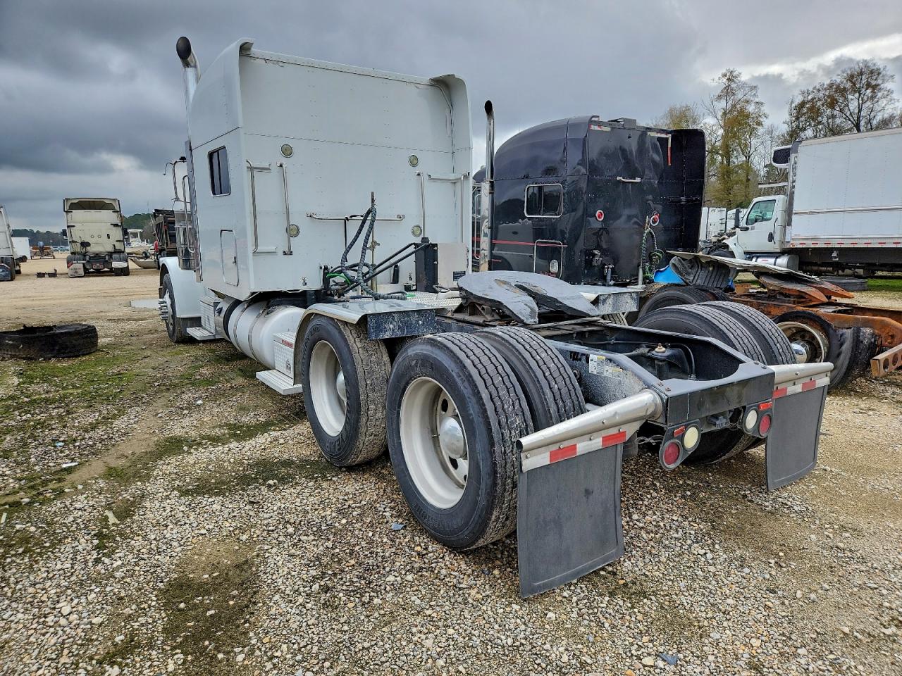 Peterbilt 389 Image 9