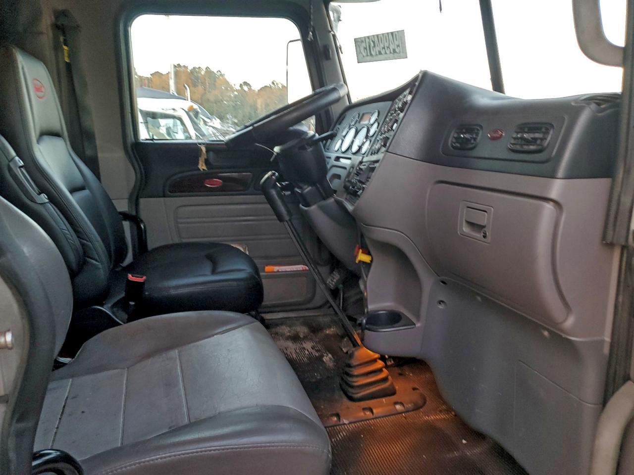 Peterbilt 389 Image 3