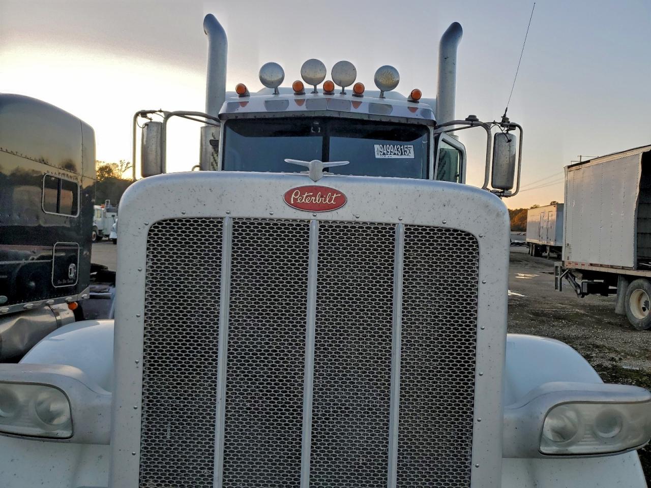 Peterbilt 389 Image 4