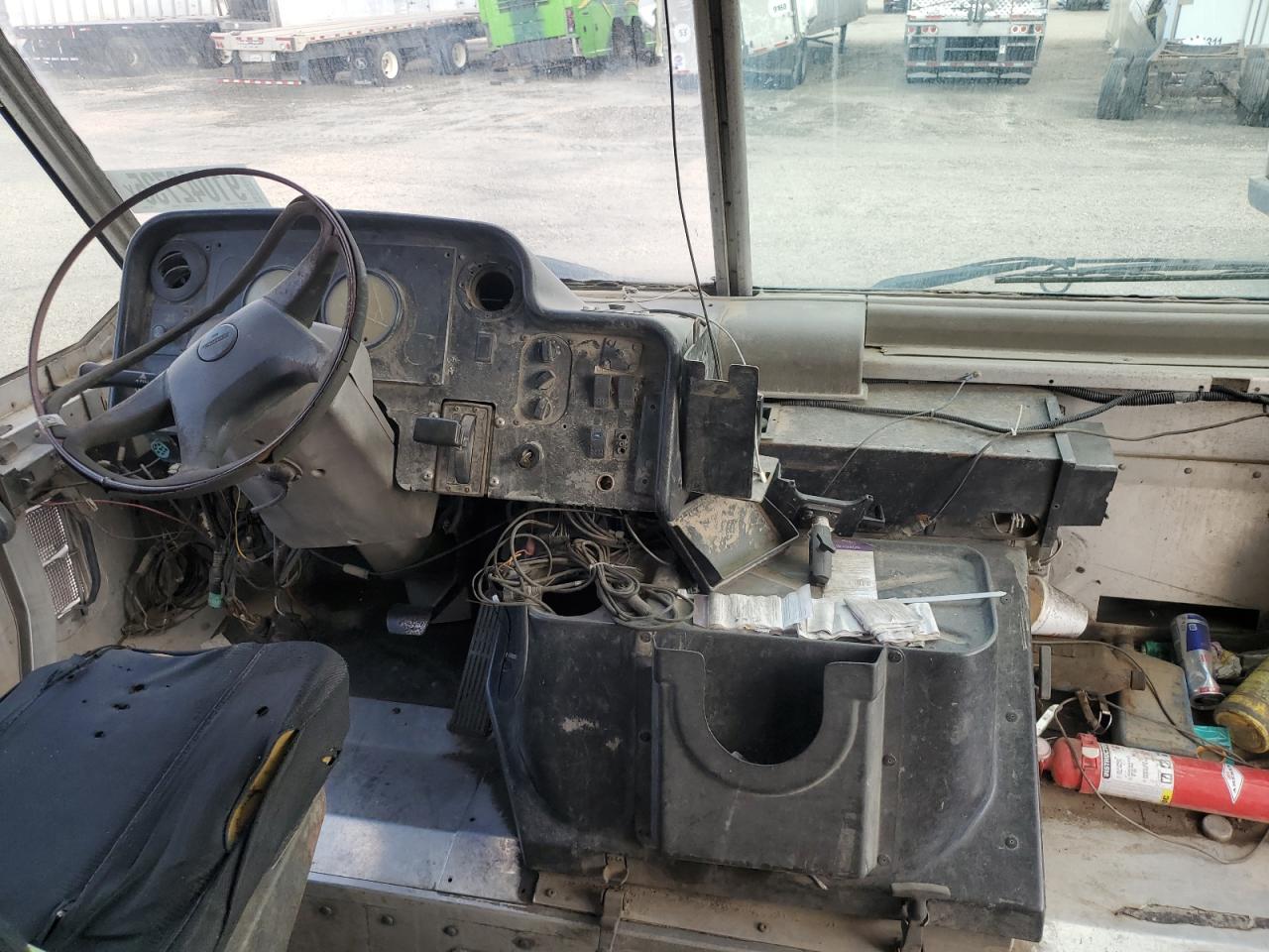 Freightliner Chassis M M Line Walk-in Van Image 9