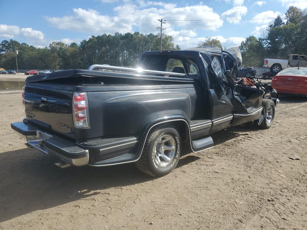 GMC Sierra C1500 Image 2