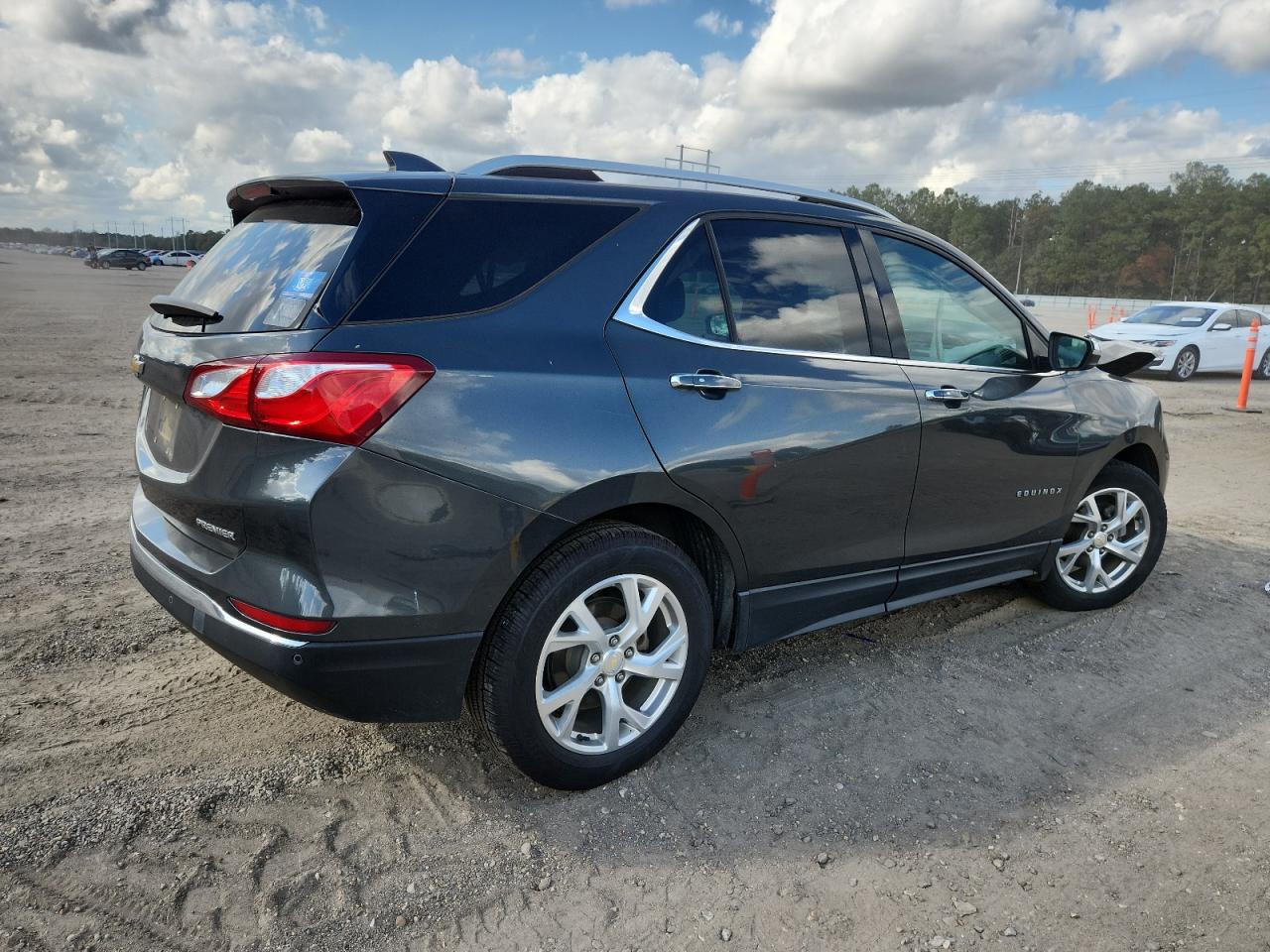 Chevrolet Equinox Premier Image 2
