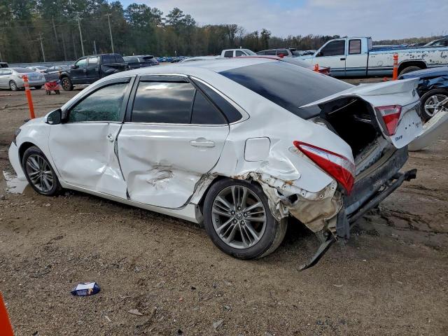 Toyota Camry Le Image 11