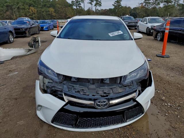 Toyota Camry Le Image 4