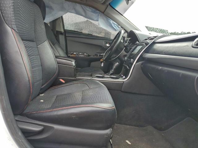 Toyota Camry Le Image 9