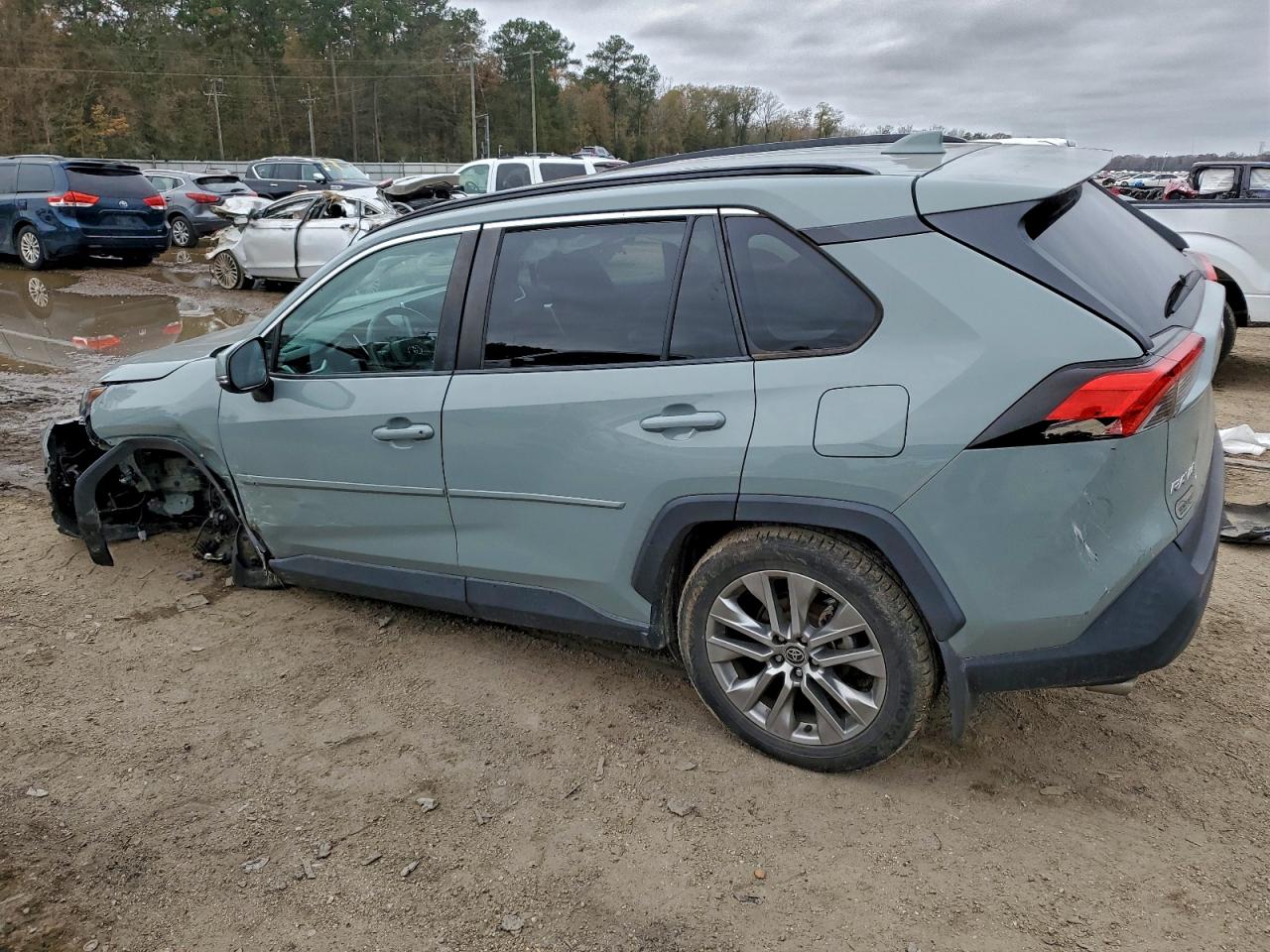 Toyota RAV4 Xle Premium Image 13