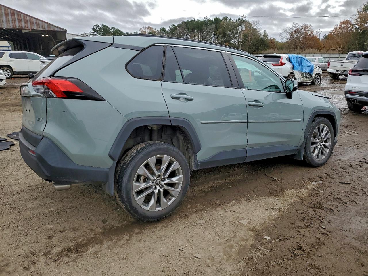 Toyota RAV4 Xle Premium Image 10