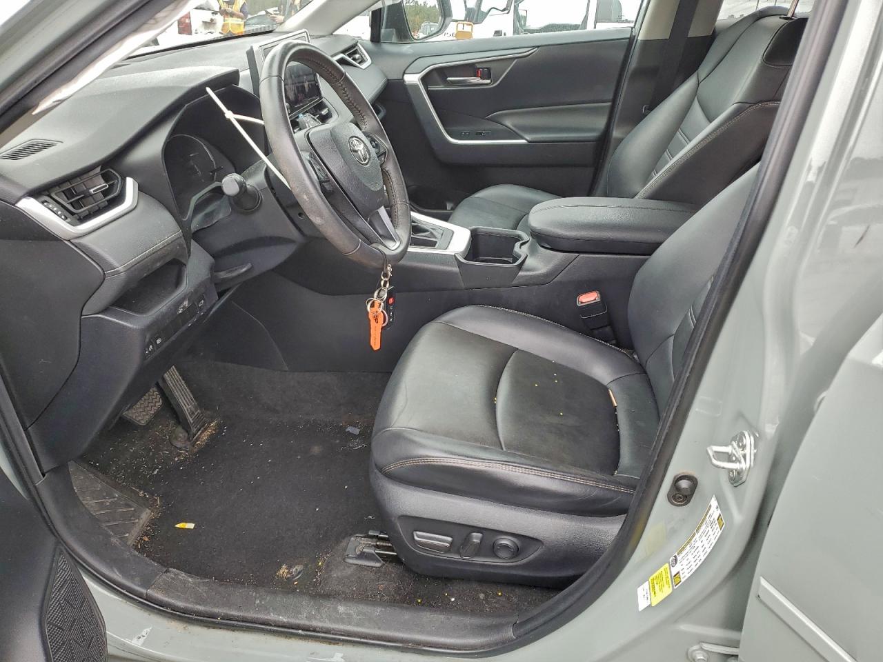 Toyota RAV4 Xle Premium Image 2