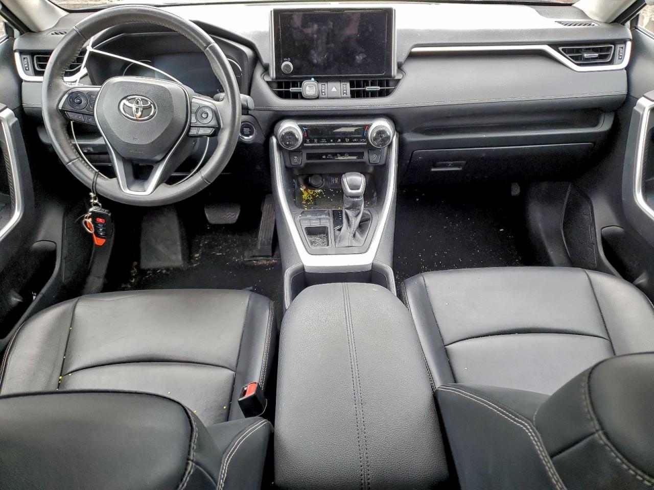 Toyota RAV4 Xle Premium Image 3