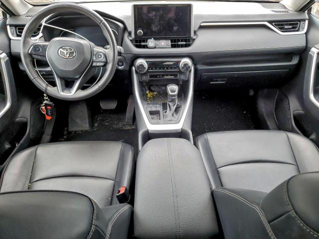 Toyota RAV4 Xle Premium Image 3