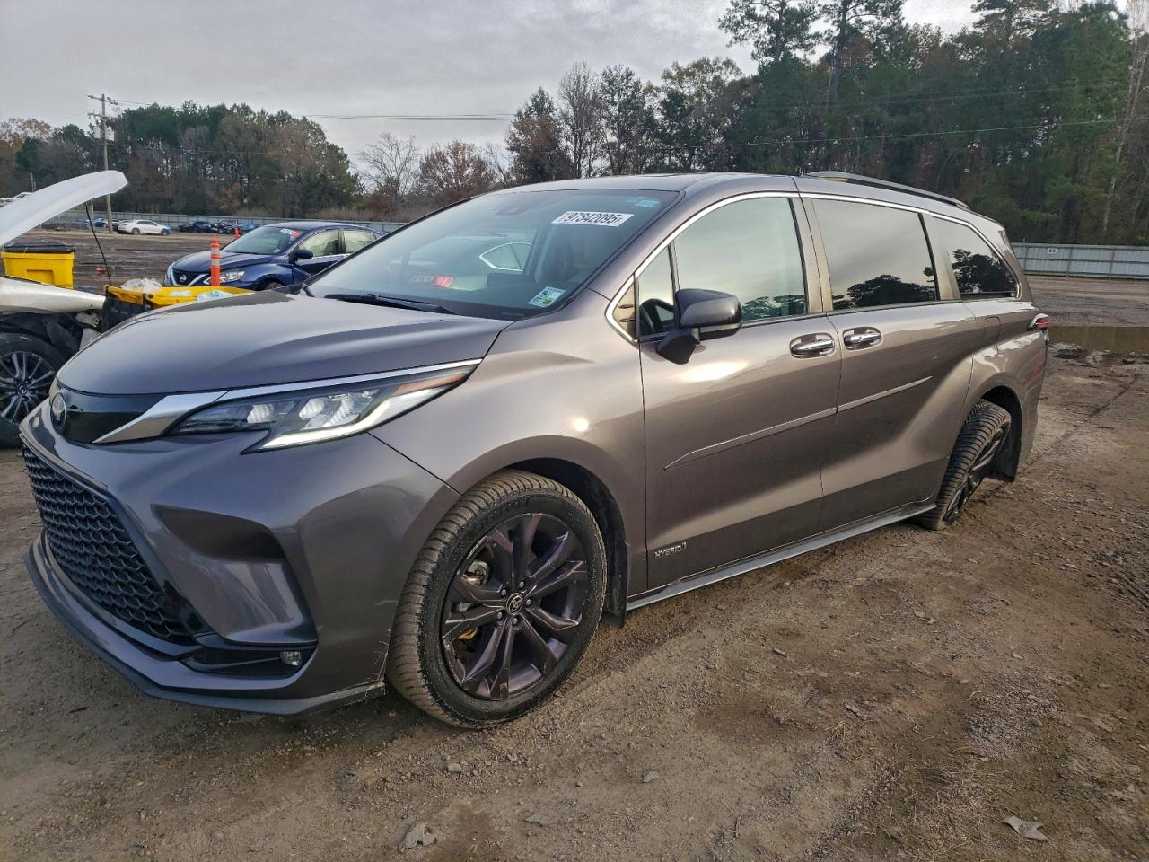 Toyota Sienna Xse Image 1