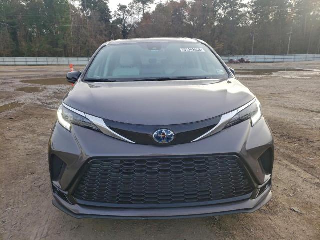 Toyota Sienna Xse Image 10