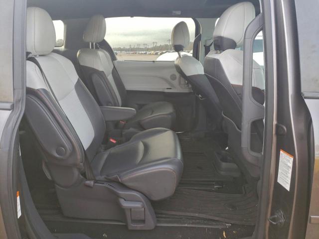 Toyota Sienna Xse Image 8