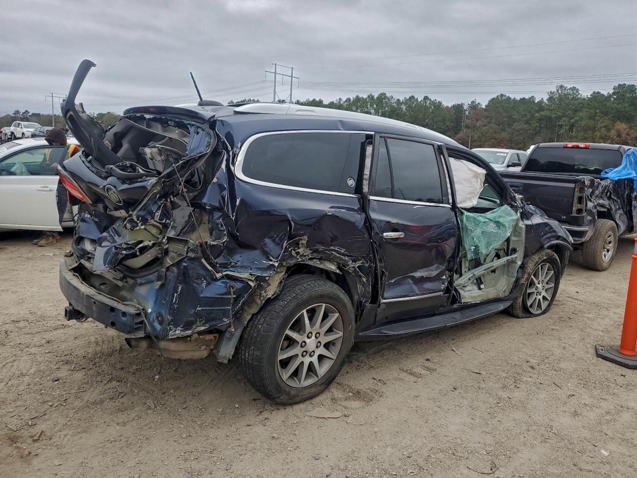 Buick Enclave Image 3