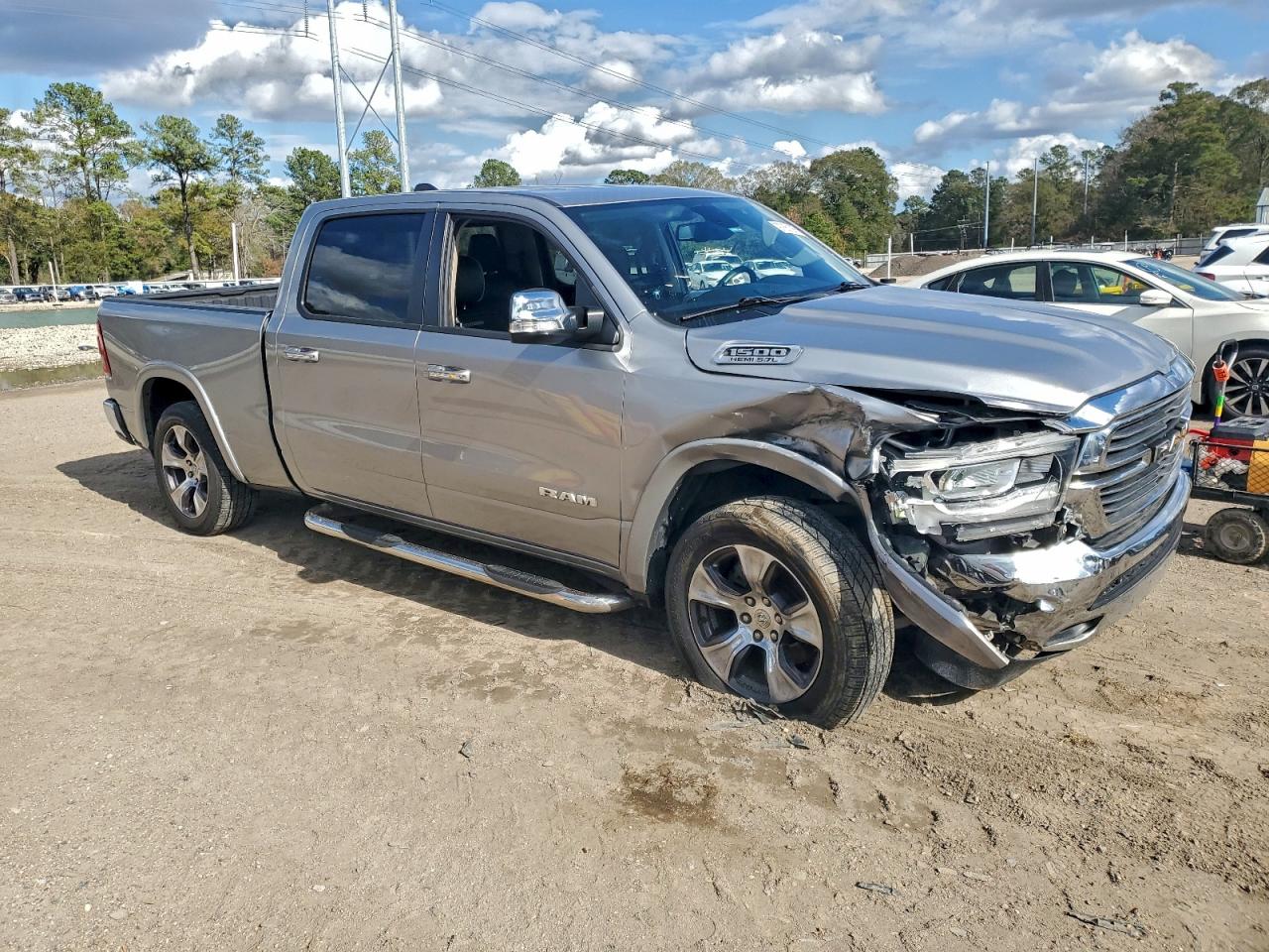Ram 1500 Laramie Image 4