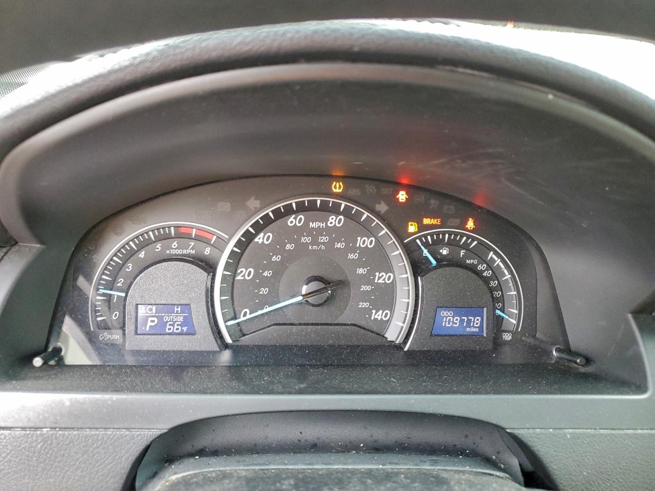 Toyota Camry Base Image 8