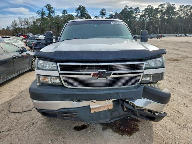 Chevrolet Silverado C2500 Heavy Duty Image 11