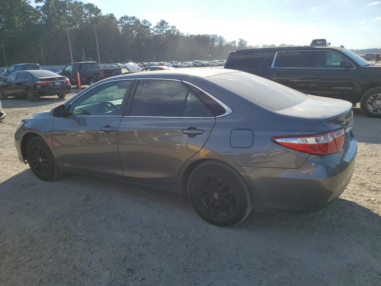 Toyota Camry Le Image 11