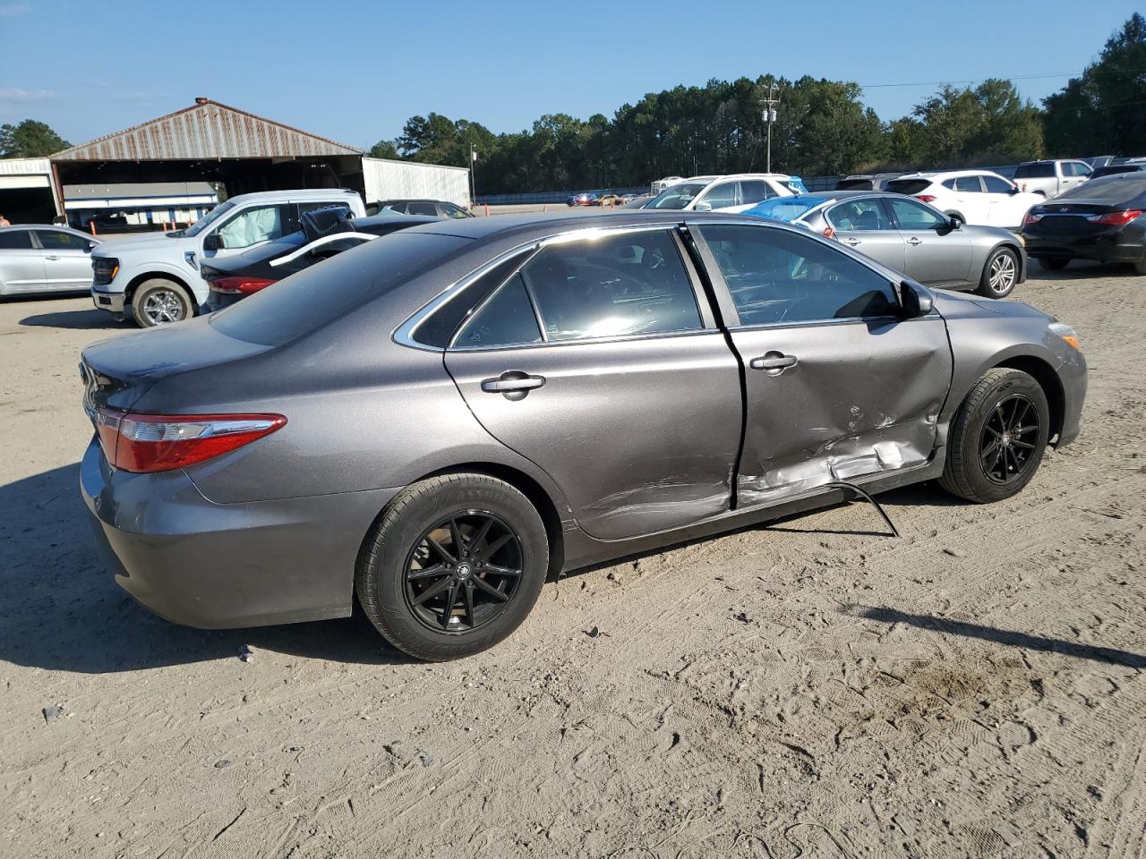 Toyota Camry Le Image 10