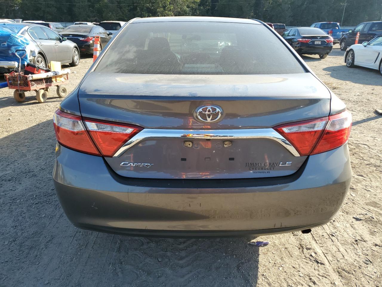 Toyota Camry Le Image 9