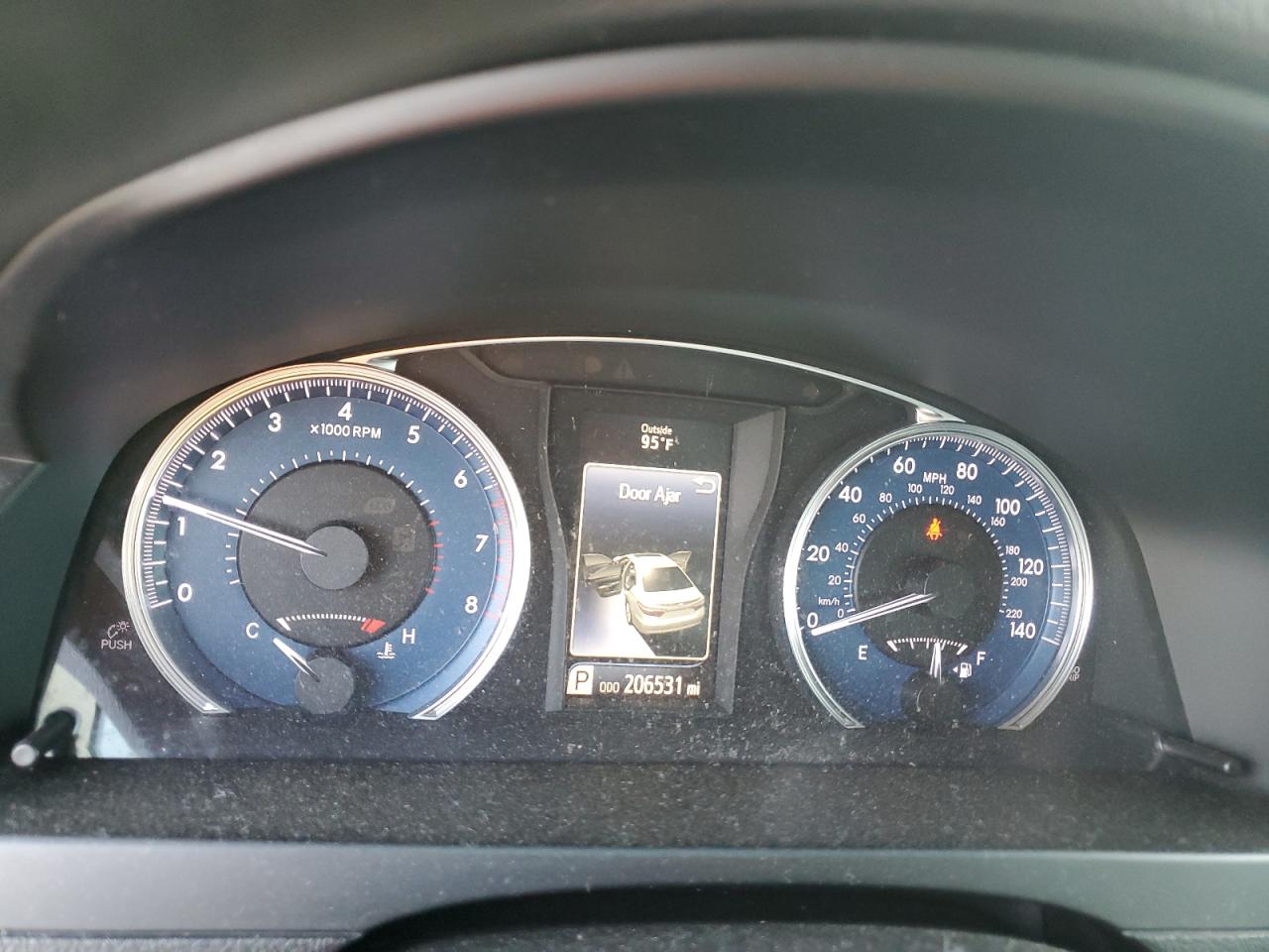 Toyota Camry Le Image 5