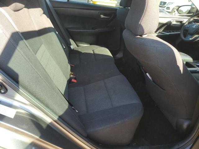 Toyota Camry Le Image 4