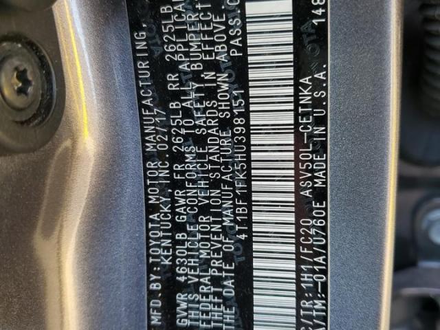 Toyota Camry Le Image 6