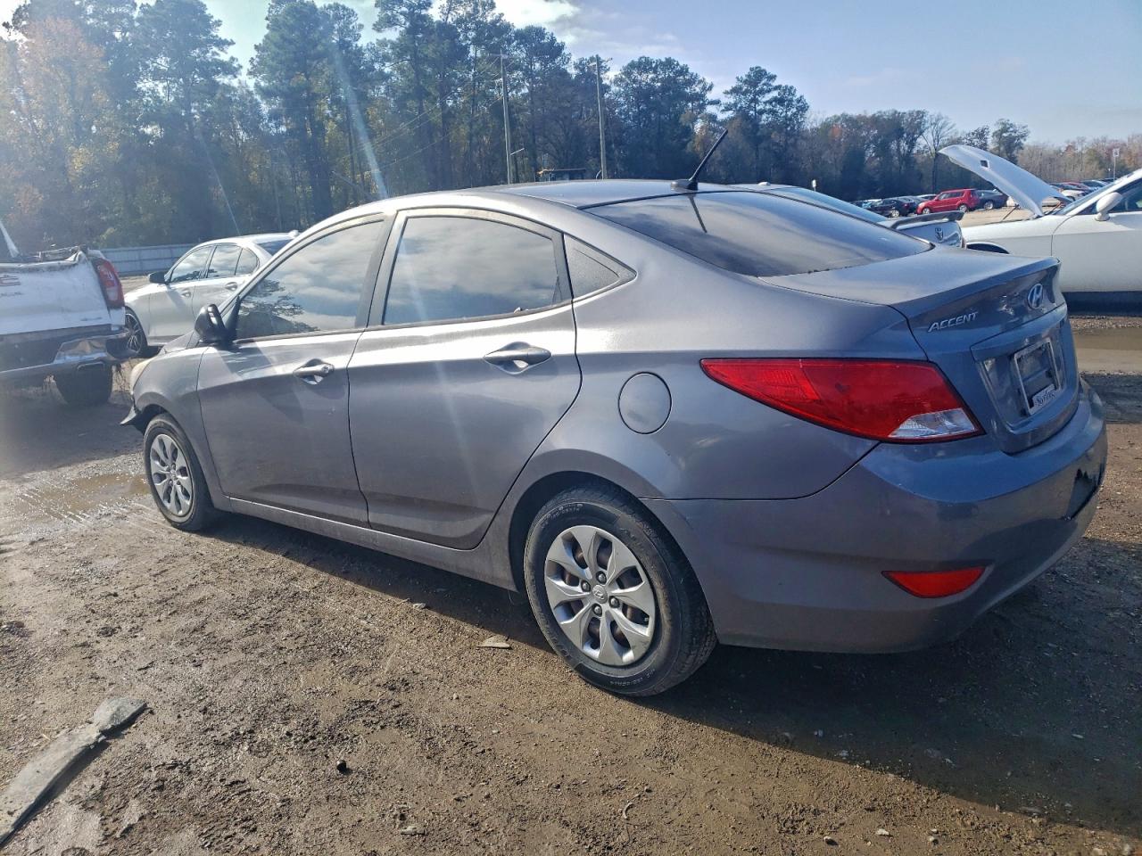 Hyundai ACCENT Se Image 8