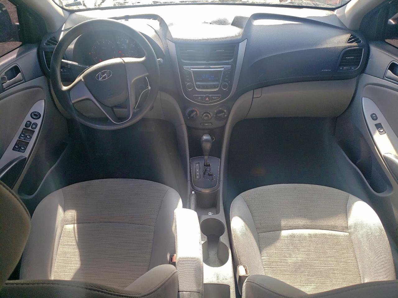 Hyundai ACCENT Se Image 9