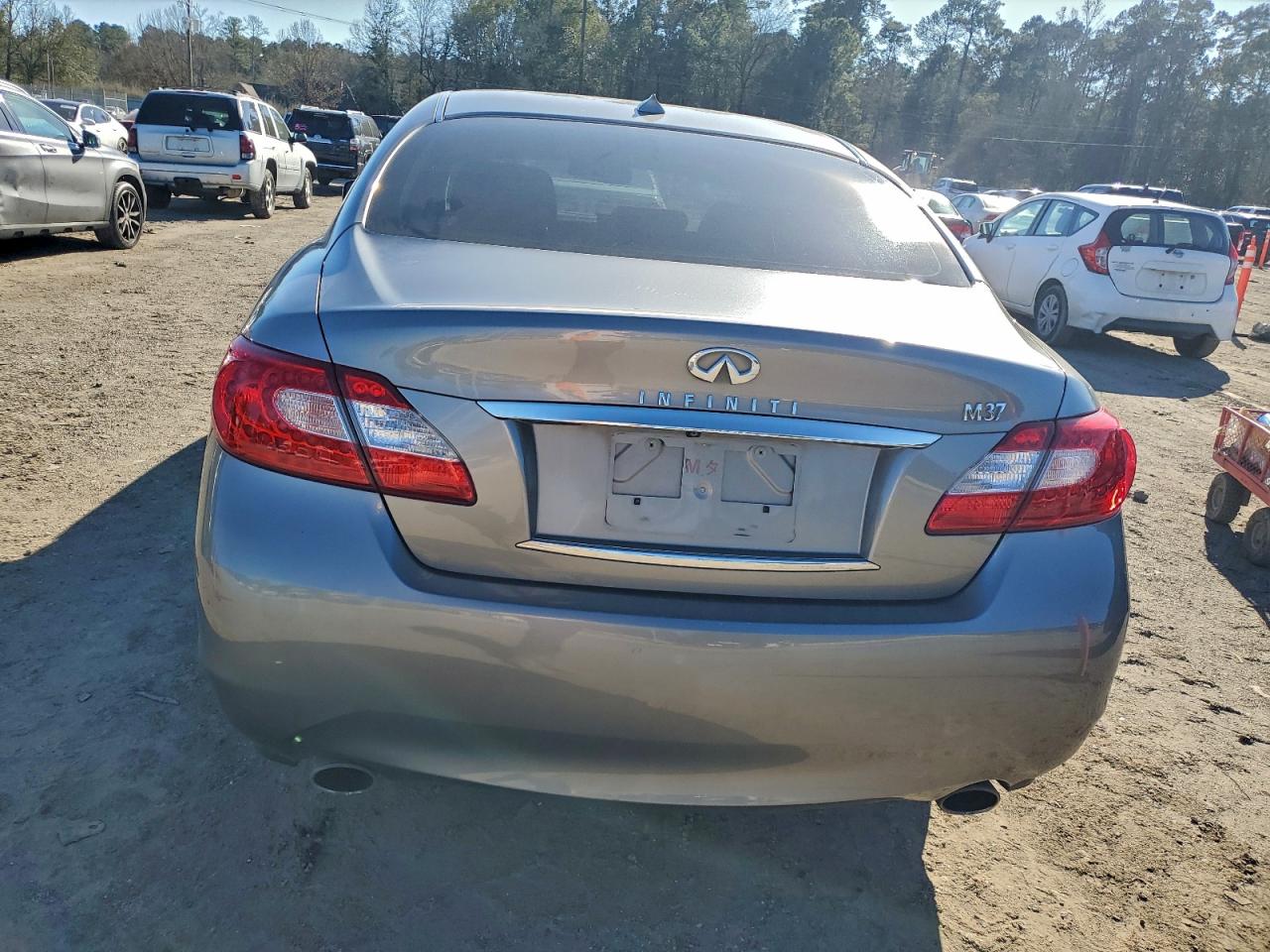 INFINITI M37 Image 2