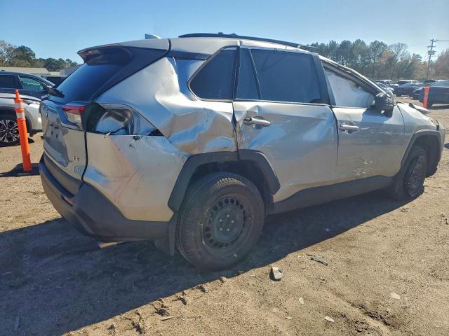 Toyota RAV4 Le Image 8