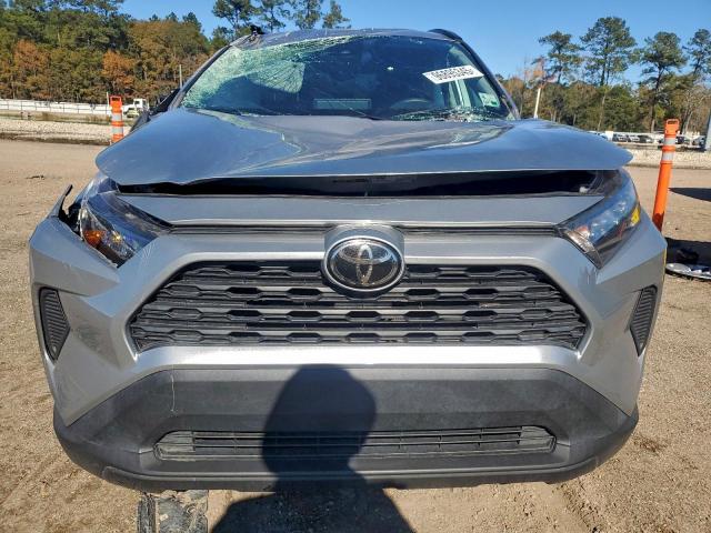 Toyota RAV4 Le Image 9
