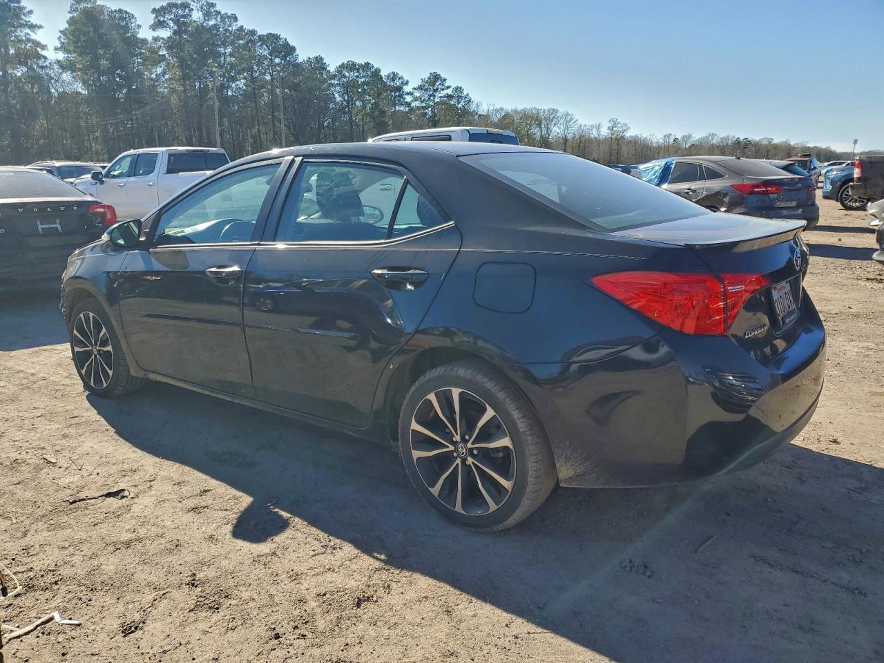 Toyota Corolla L Image 3