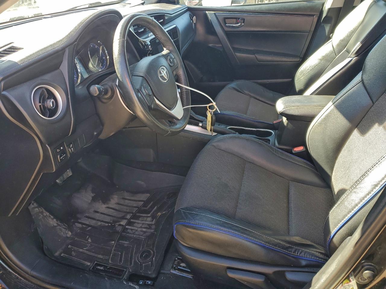 Toyota Corolla L Image 2