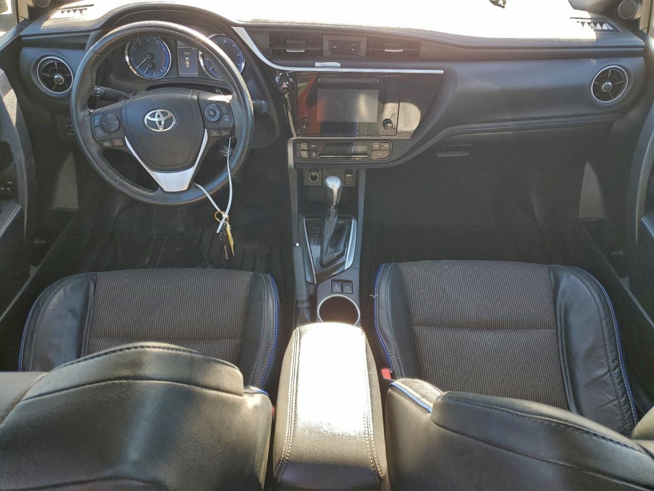 Toyota Corolla L Image 5