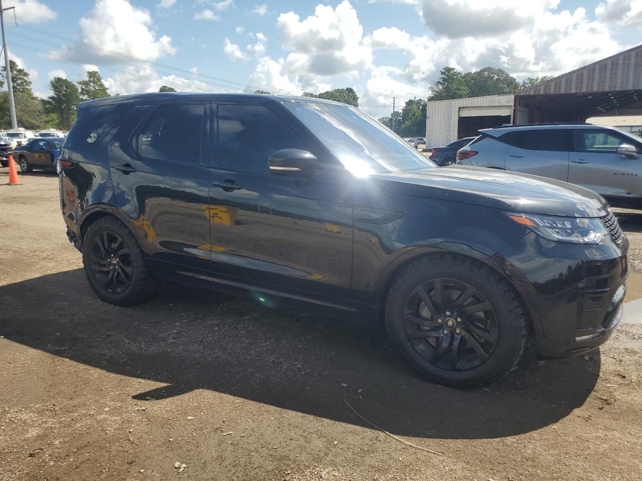 Land Rover Discovery Landmark Image 3