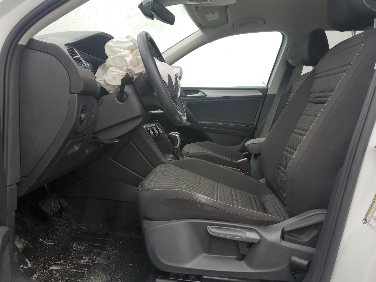 Volkswagen Tiguan S Image 4