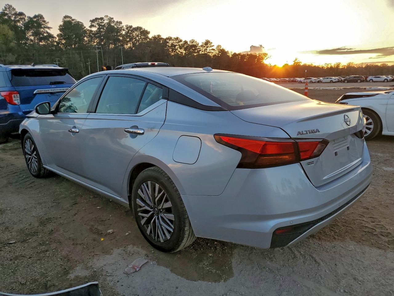 Nissan Altima Sv Image 2