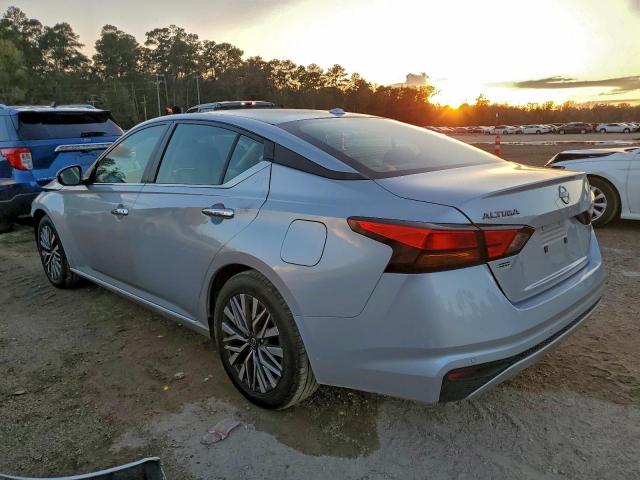 Nissan Altima Sv Image 2