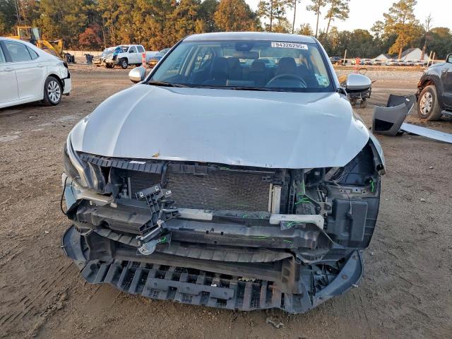 Nissan Altima Sv Image 3