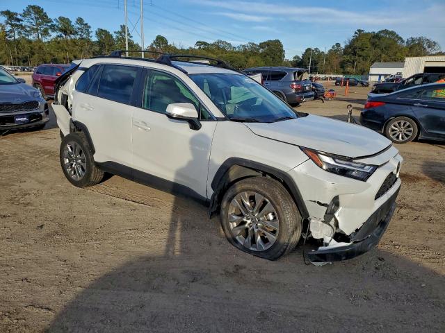 Toyota RAV4 Xle Premium Image 3