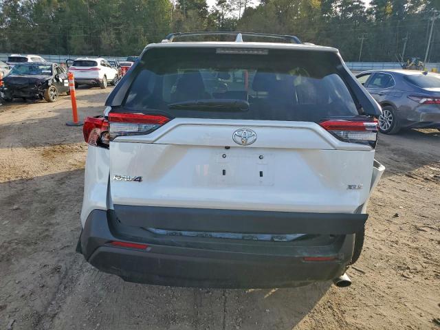 Toyota RAV4 Xle Premium Image 11