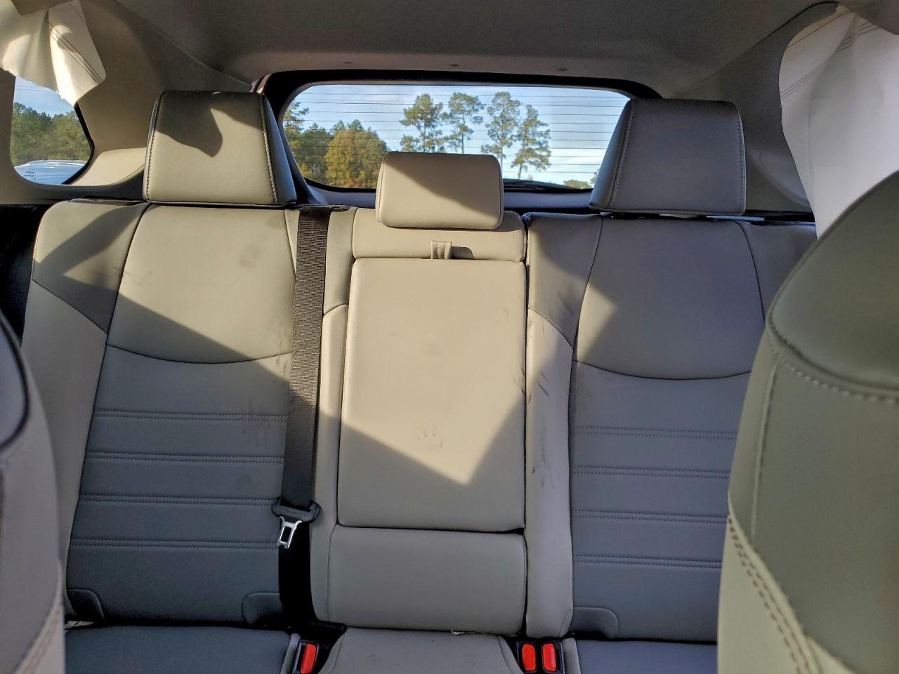 Toyota RAV4 Xle Premium Image 6