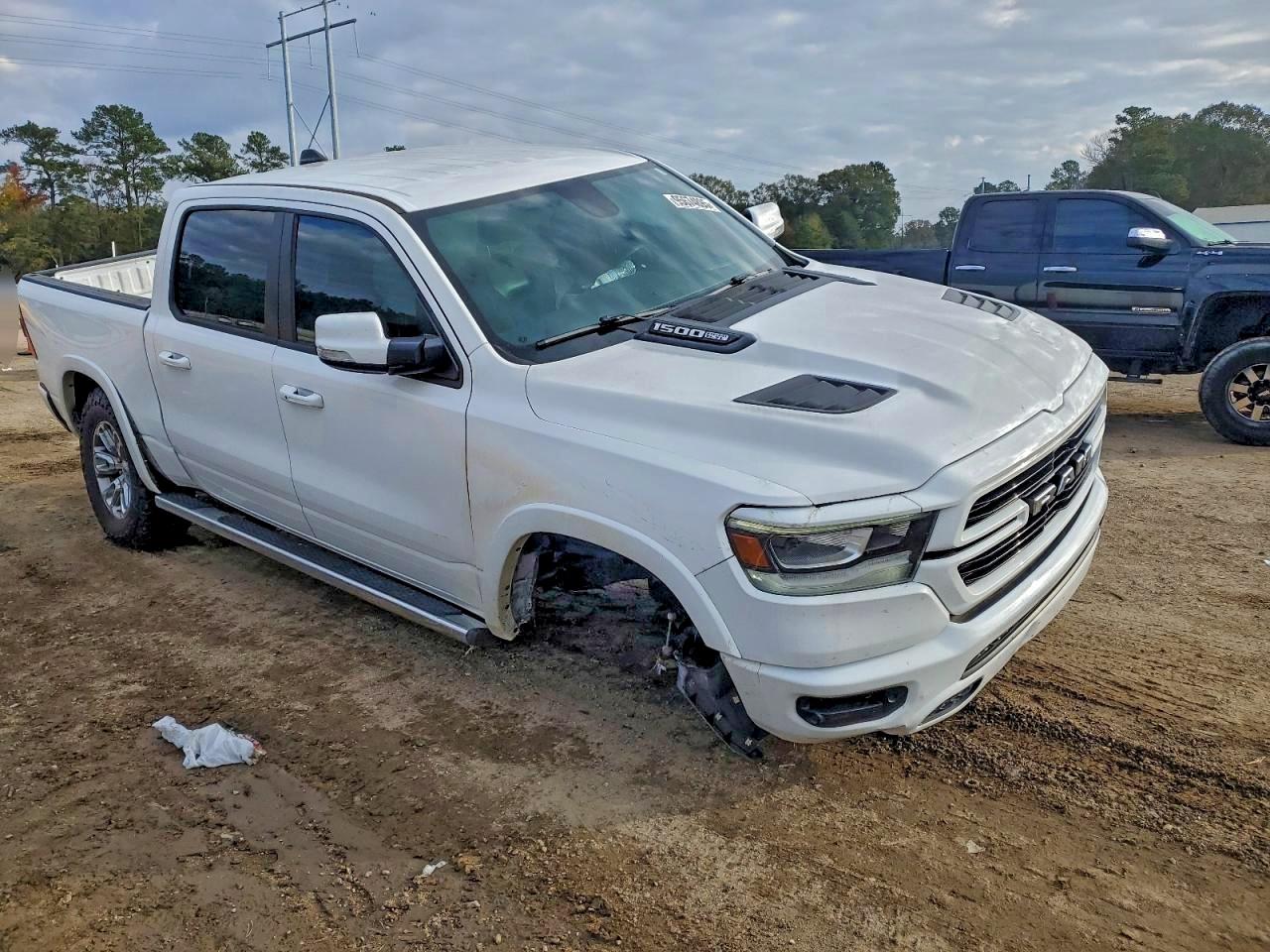 Ram 1500 Laramie Image 4