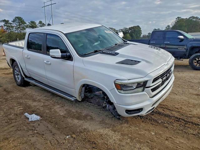 Ram 1500 Laramie Image 4